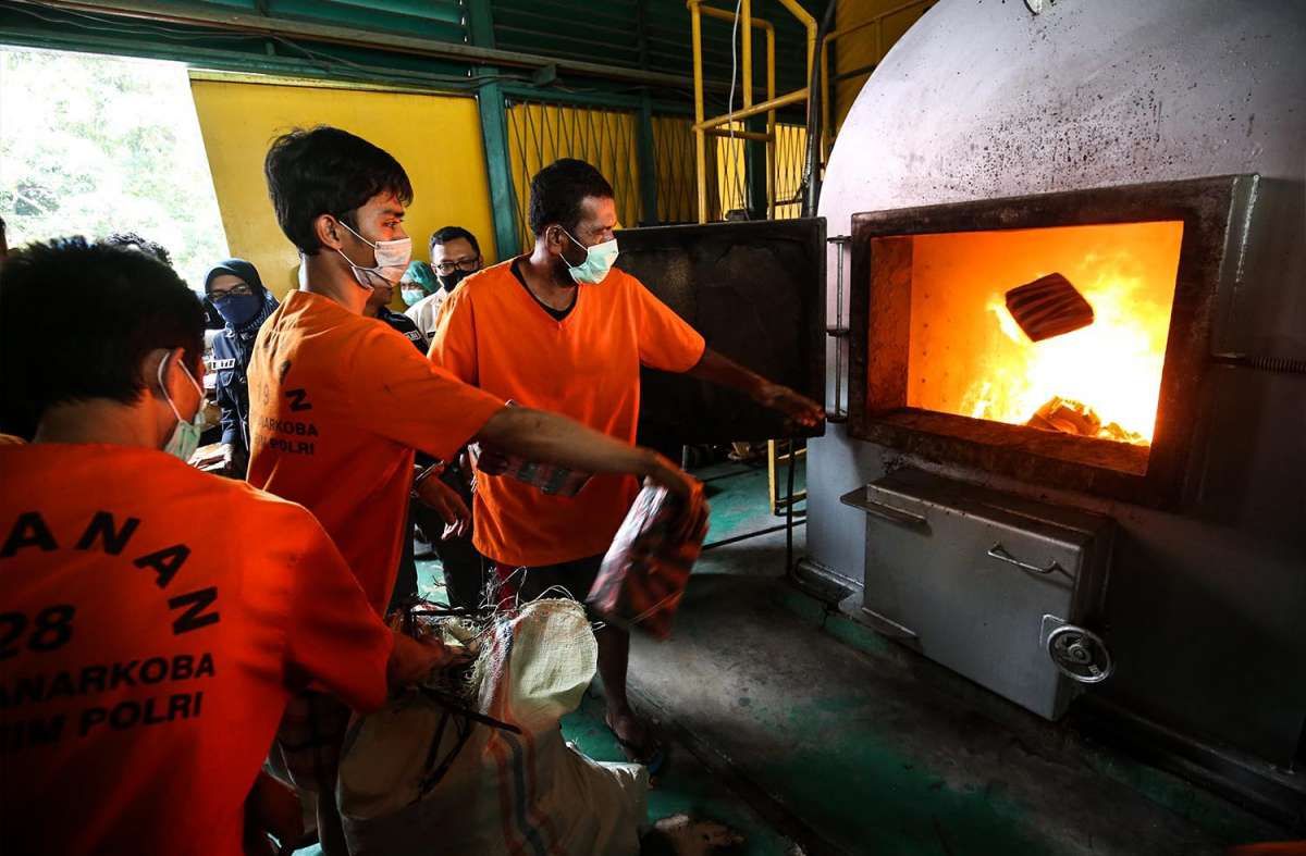 Tahanan Narkoba Turut Musnahkan Barang Bukti