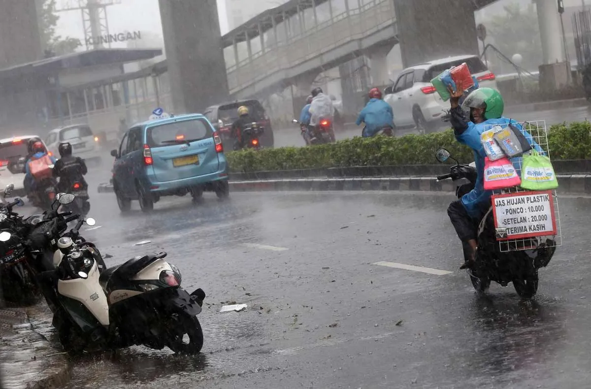 Waspada! Bahaya Banjir, Petir, dan Longsor Mengintai pada Sepekan Terakhir 2021
