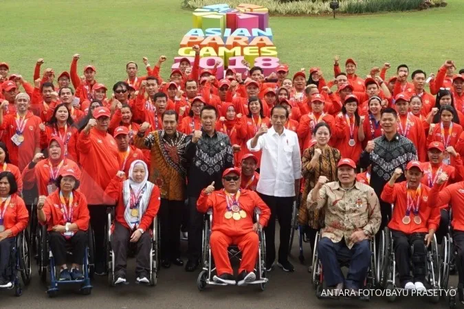 Jokowi hands out cash bonuses to Asian Para Games medalists  