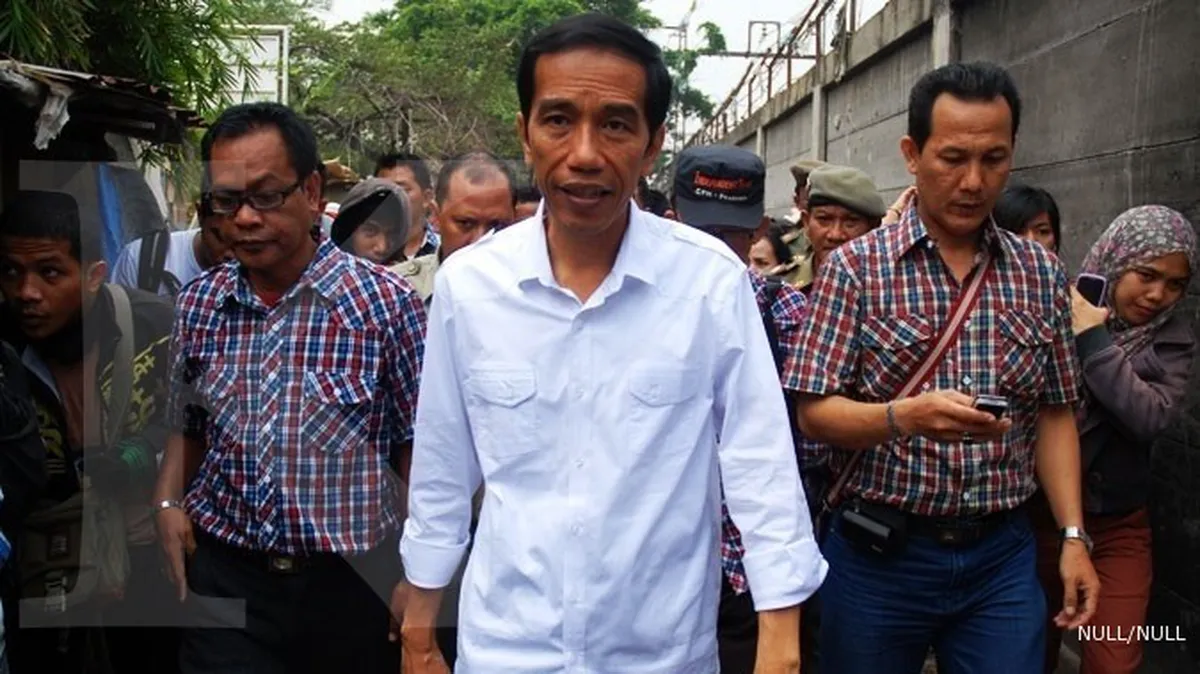 Jokowi makan siang bareng warga Waduk Pluit