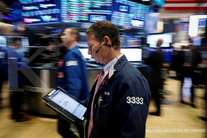 Wall Street tertahan di tengah penurunan prediksi pertumbuhan global