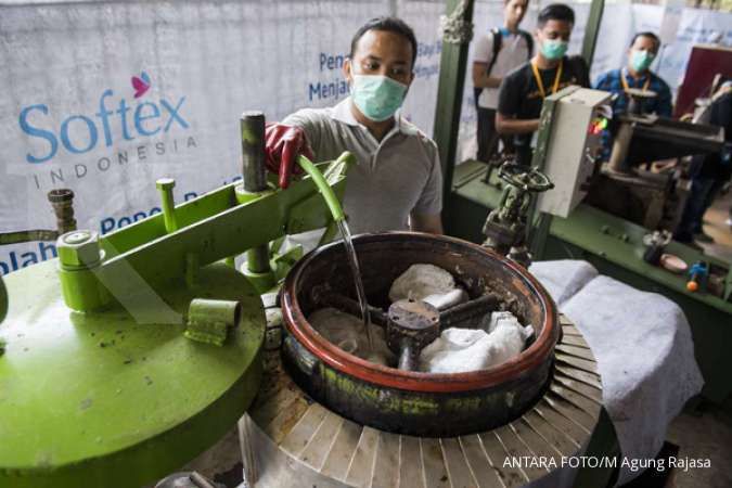 Softex Indonesia daur ulang sampah popok jadi batu bata dan minyak bakar