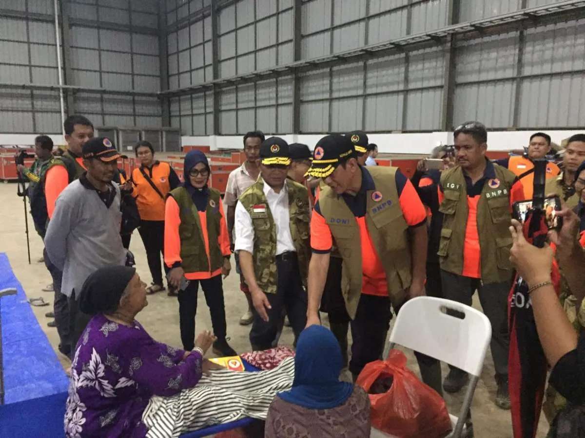 Menko PMK dan Kepala BNPB serahkan Rp 1 miliar untuk penanganan banjir Kota Bekasi