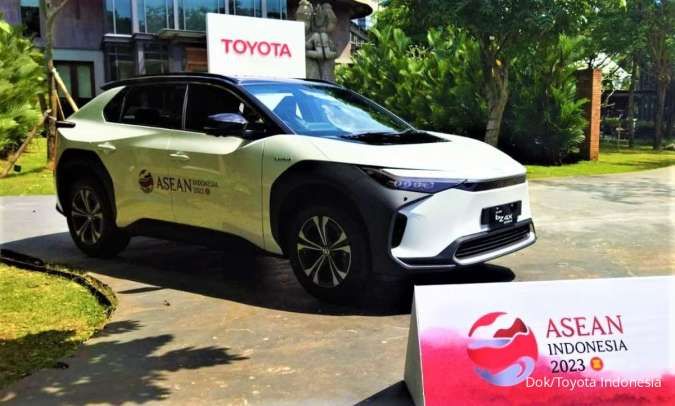 TAM Serahkan Mobil Listrik bZ4X untuk Mendukung KTT ASEAN 2023