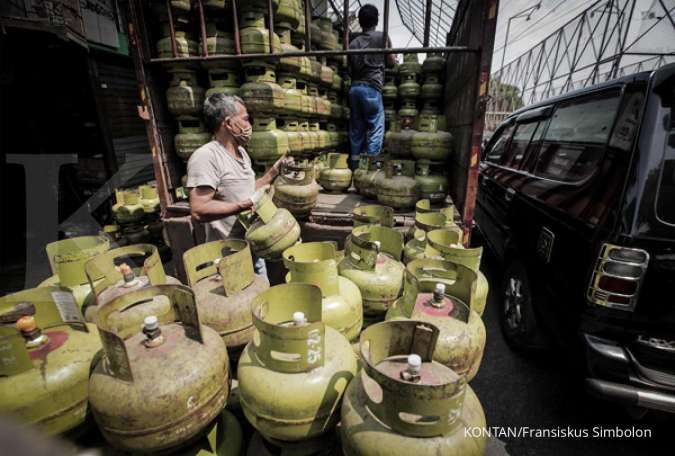 Tambah Subsidi, Kendalikan Lonjakan Harga Energi