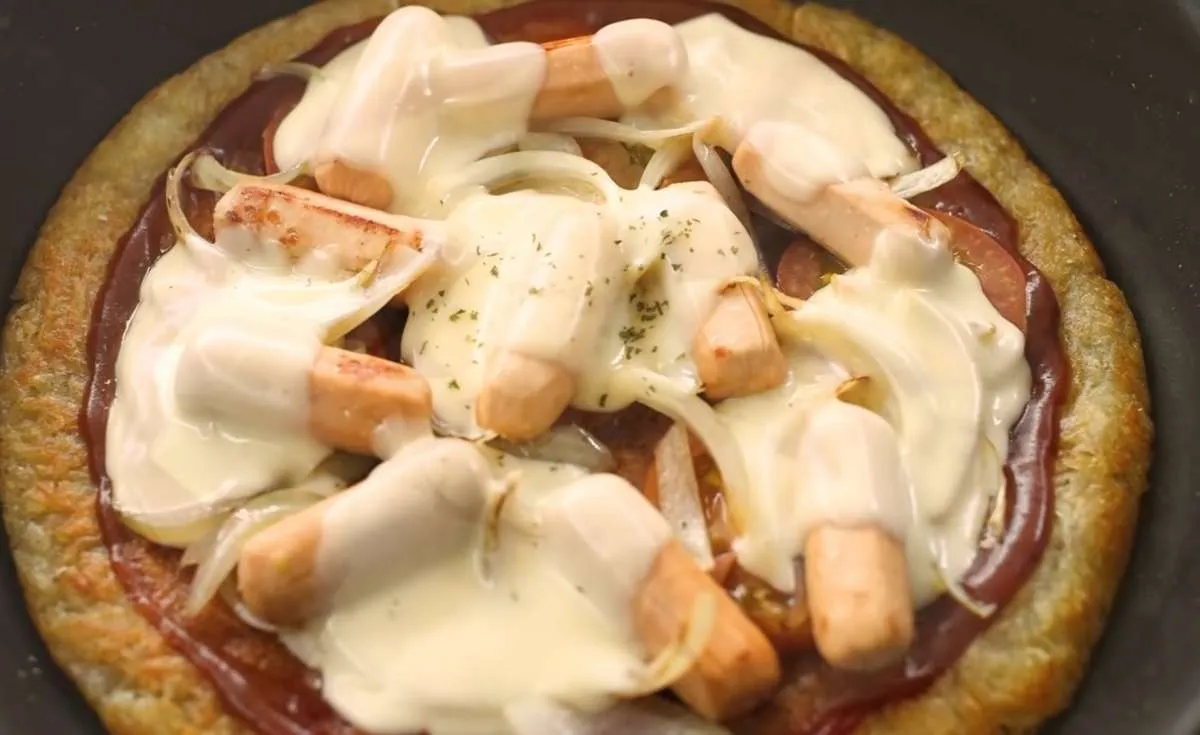 Resep Pizza Kentang Topping Sosis dan Mozarella Meleleh, Bisa Dimasak di Teflon