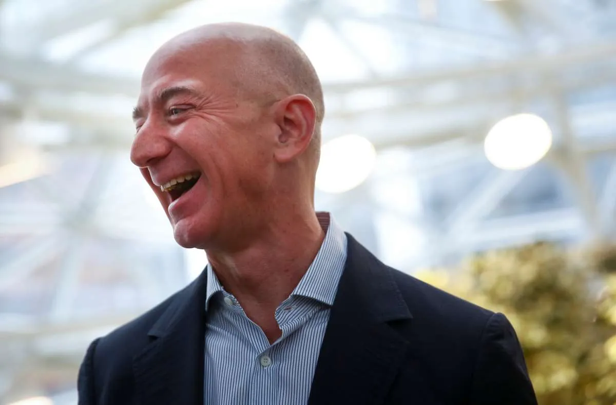 Jeff Bezos dan perlombaan supremasi di luar angkasa 