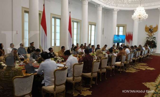 Jokowi minta kalkulasi dampak ekonomi bagi Indonesia akibat virus corona