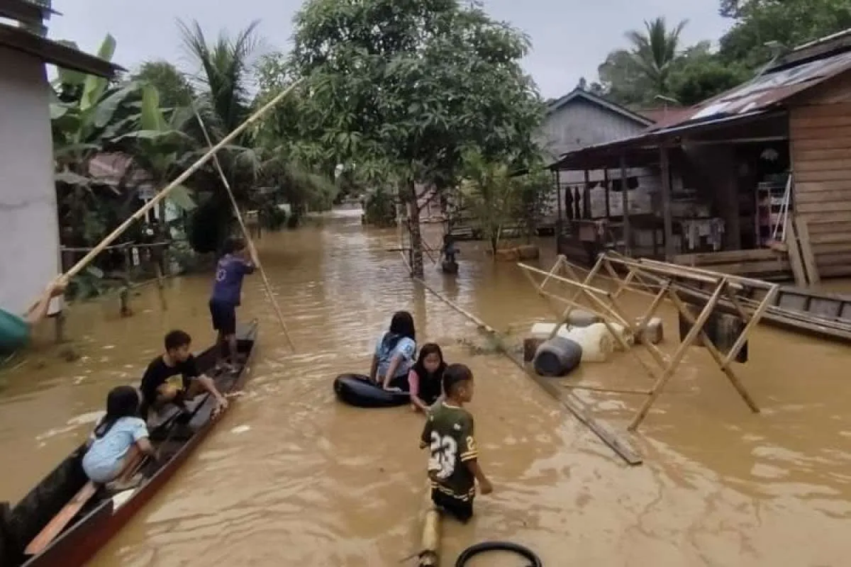 Banjir Bandang dan Longsor Terjang Melawi Kalbar, 14 Desa Terdampak