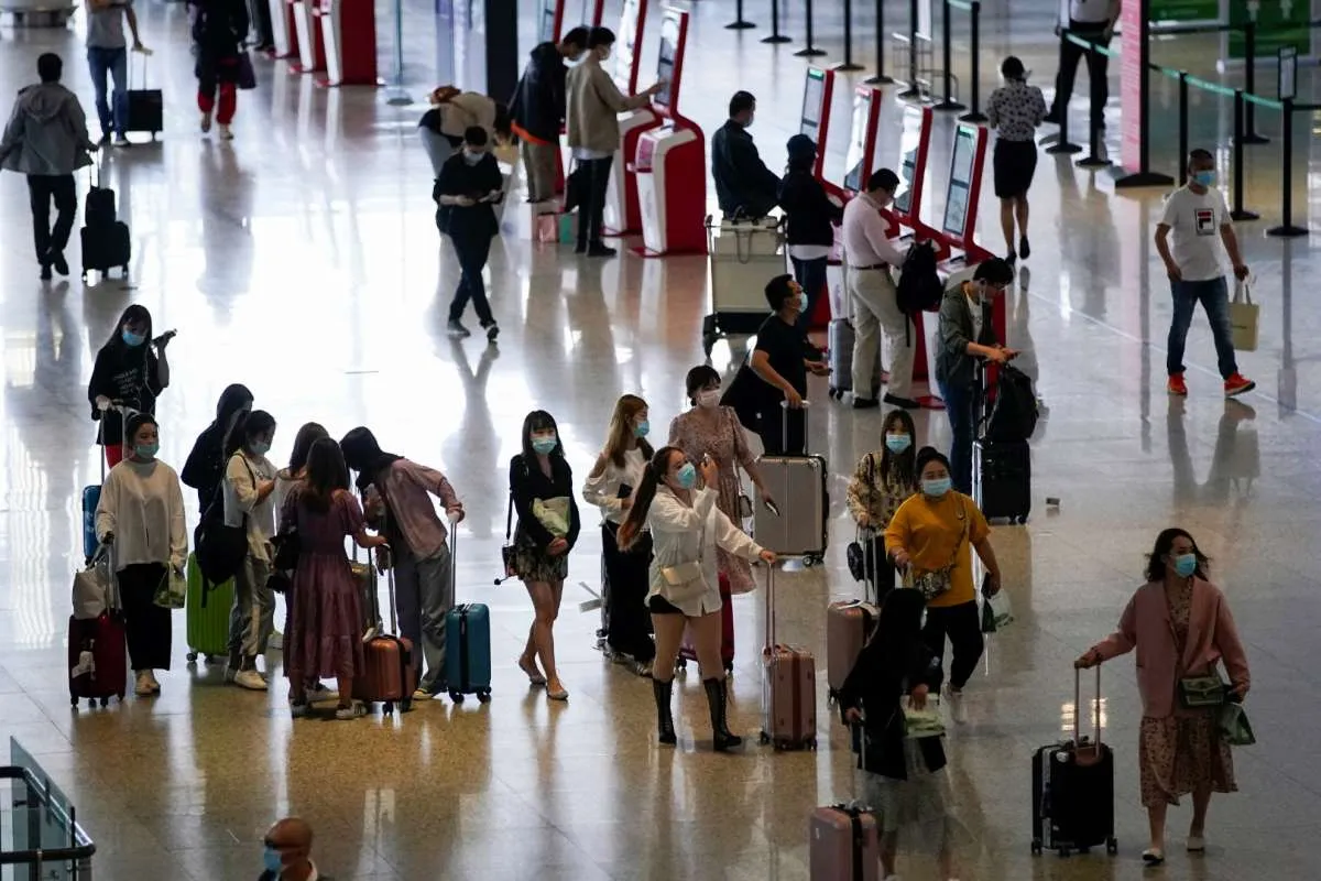 Muncul kasus corona, belasan ribu staf bandara di Shanghai China jalani tes virus