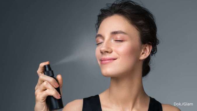 Kapan Anda Harus Pakai Setting Spray? Ada Beragam Manfaat Juga lo