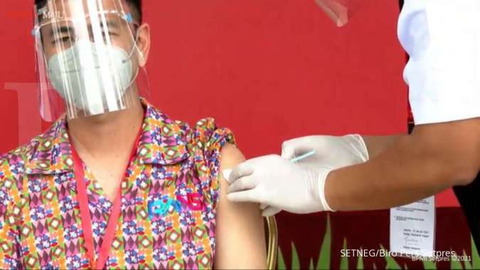 Jadi wakil milenial, Raffi Ahmad dapat suntikan vaksin corona pertama bersama Jokowi