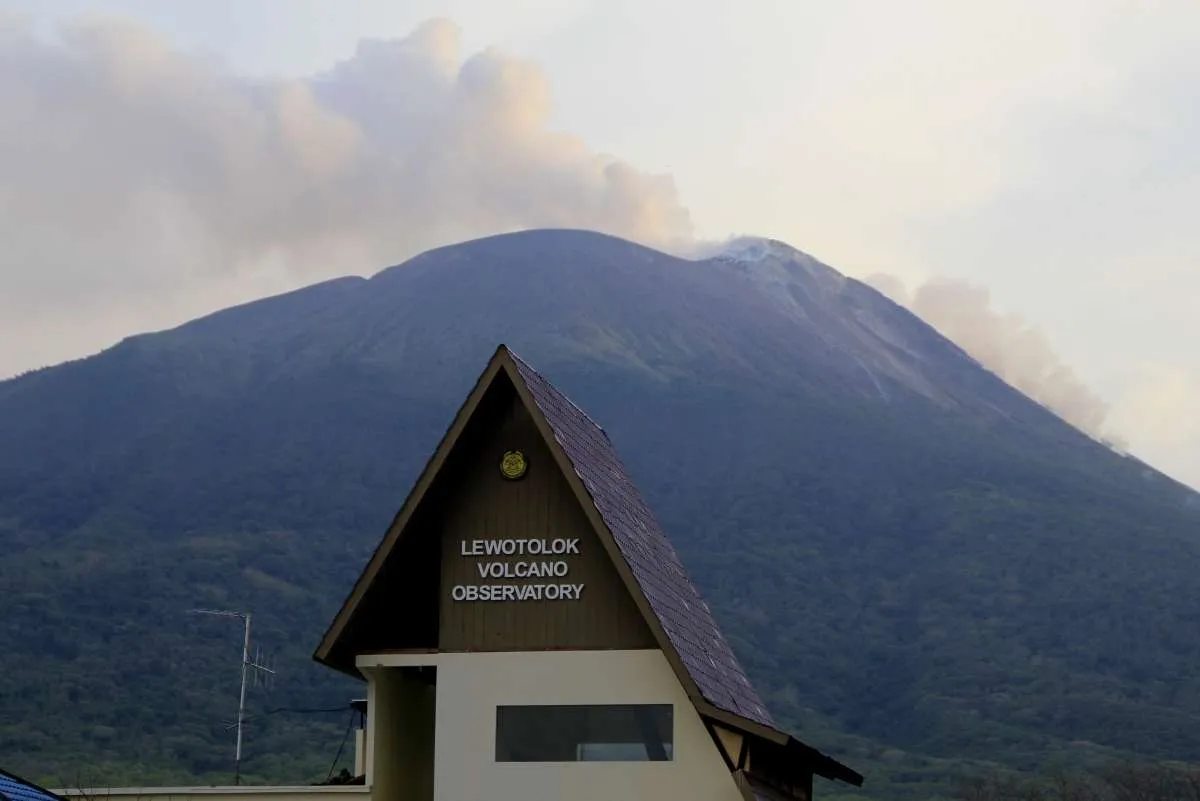 Warga Dua Desa Diimbau Waspada Pasca Aliran Lava Gunung Ile Lewotolok Capai 1 Km