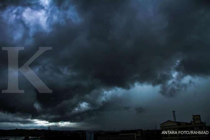 Topan super Goni menghantam Filipina dengan angin kencang dan hujan deras