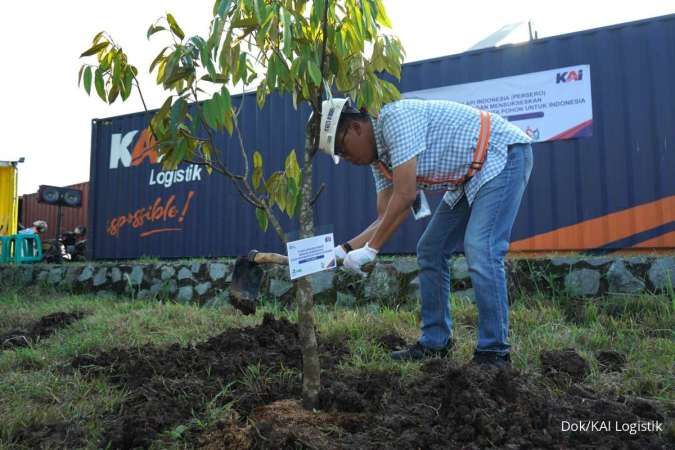 KAI Logistik Tanam 1.200 Pohon, Turut Sukseskan Gerakan Satu Juta Pohon