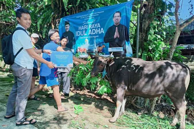 IPC TPK Serahkan Kurban Sapi untuk Masyarakat di 8 Provinsi