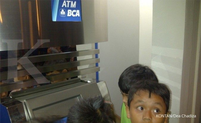 BCA masih pikir-pikir naikkan biaya ATM