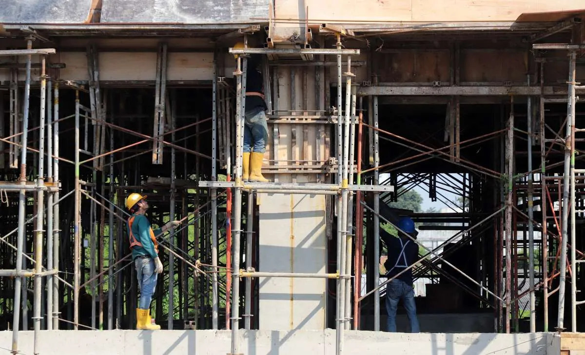 NPL Konstruksi Masih Tinggi, Bank Selektif Salurkan Kredit