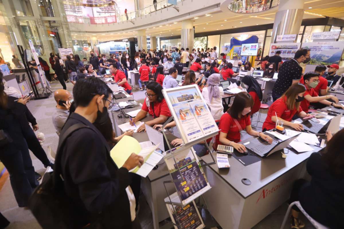 Gesekan Kartu Kredit Semakin Kencang di 2023