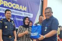 Gobel Group Salurkan Sembako untuk Masyarakat di Sekitar Pelabuhan Anggrek Gorontalo