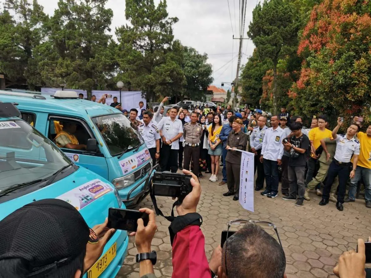 Tron hadirkan angkot online di Bandung