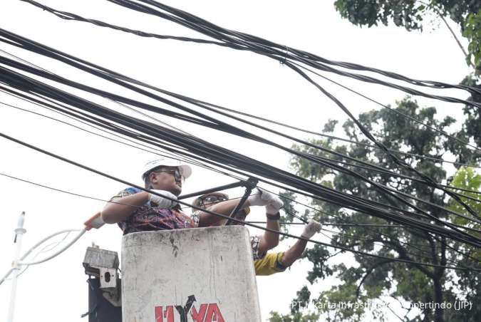 Akselerasi Penyelenggaraan SJUT, PT JIP&Dinas Bina Marga Jakarta Turunkan Kabel Udara