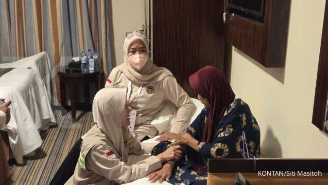 Sentuhan Hangat, Kisah Petugas Landis Merawat Jemaah Lansia di Madinah