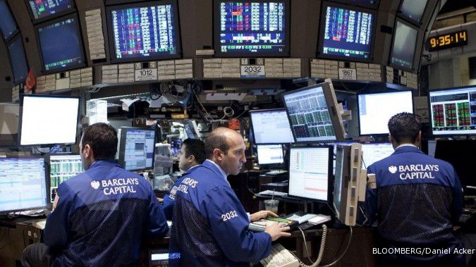 Bursa AS melemah menunggu data tenaga kerja