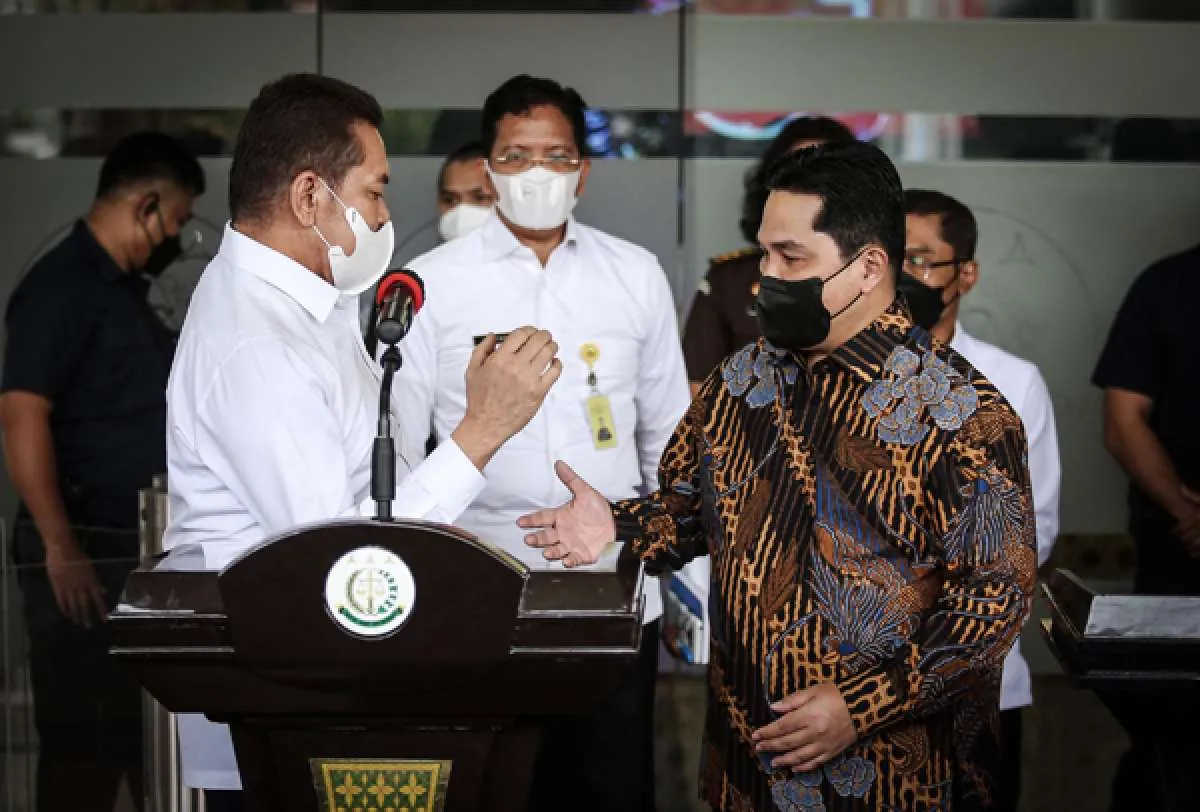 Menteri BUMN Erick Thohir Serahkan Data Audit Investigasi ke Kejaksaan Agung