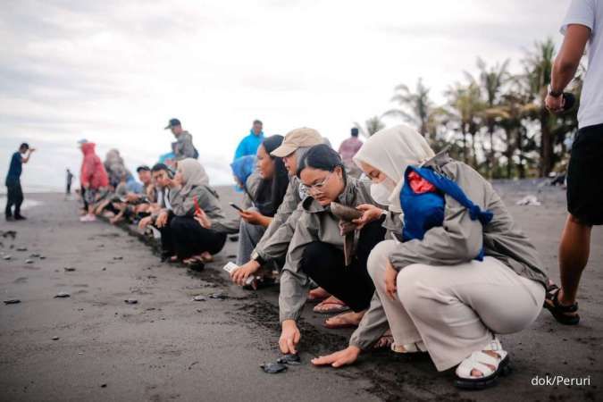 Jaga Ekosistem Lingkungan, Peruri Lepaskan Anak Penyu ke Laut Lepas di Bali