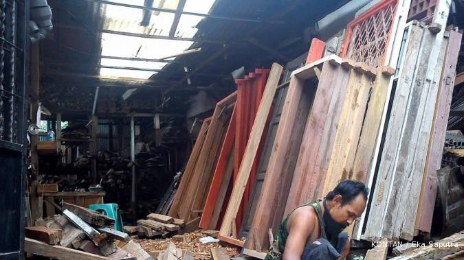 Sentra kusen Ciputat: Pintar-pintar menyiasati (3)