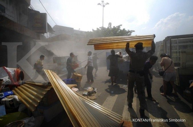 100 Anggota Brimob diturunkan ke Kampung Pulo