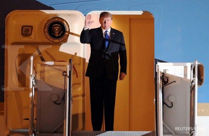 Naik Air Force One, Donald Trump tiba di Vietnam untuk temui Kin Jong Un
