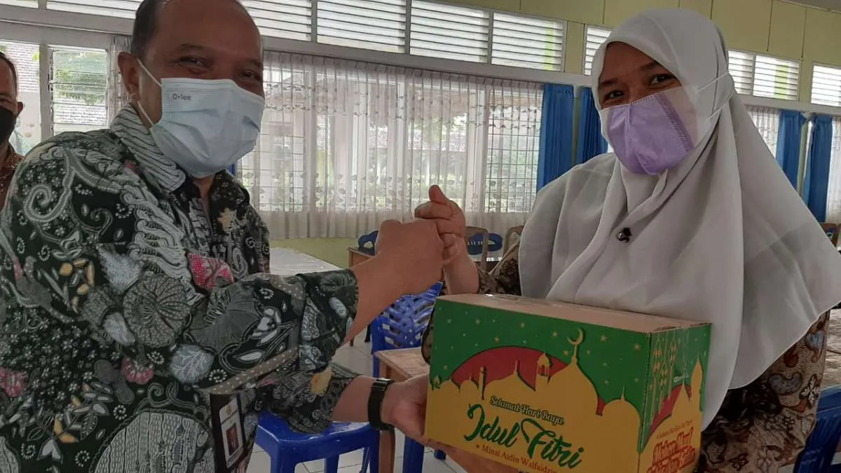 Polbangtan Yoma salurkan bingkisan lebaran kepada pegawai THL