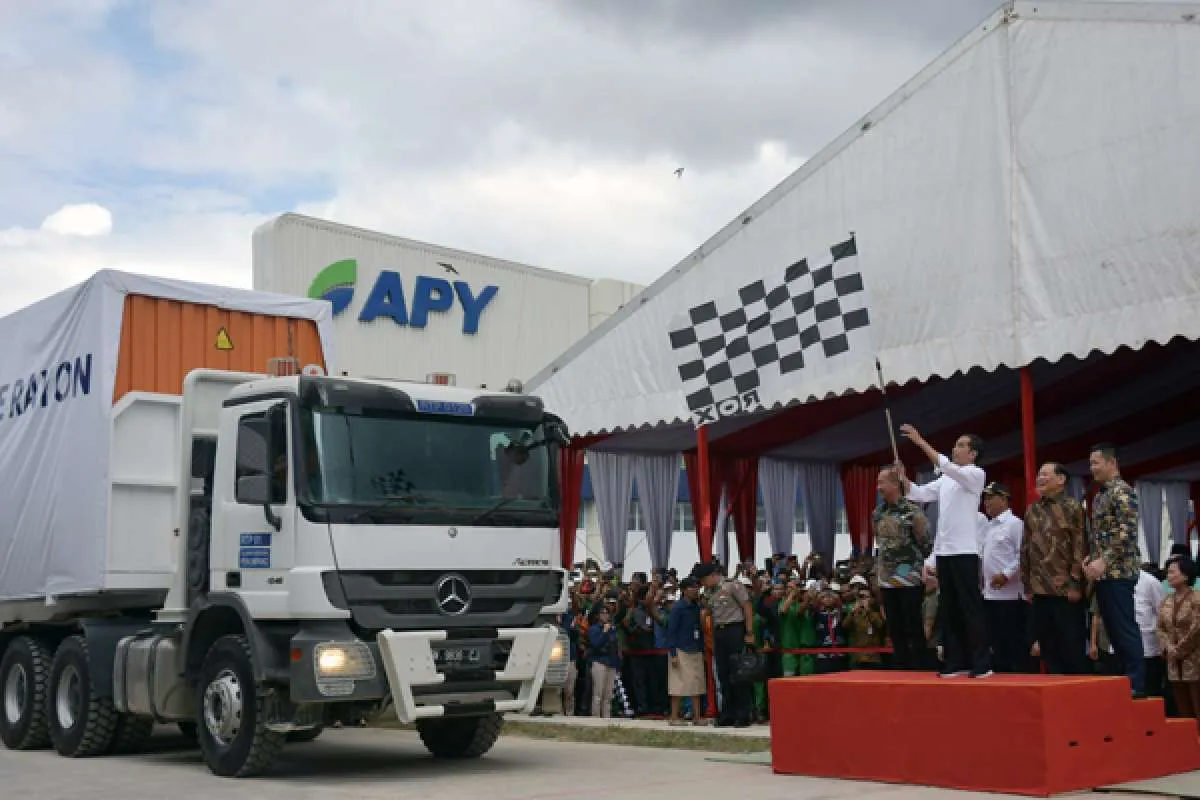 Jokowi optimistis pengembangan bahan baku lokal bisa tekan defisit neraca dagang