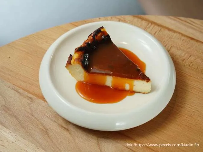 4 Resep Burnt Cheesecake Versi Low Budegt sampai Premium yang Lembut & Creamy