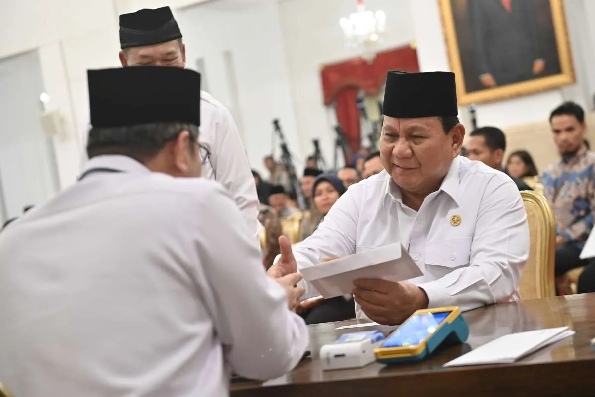Presiden Prabowo Serahkan Zakat melalui Baznas