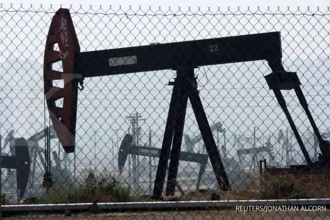 Oil Heads for Weekly Fall on Iranian Oil Hopes