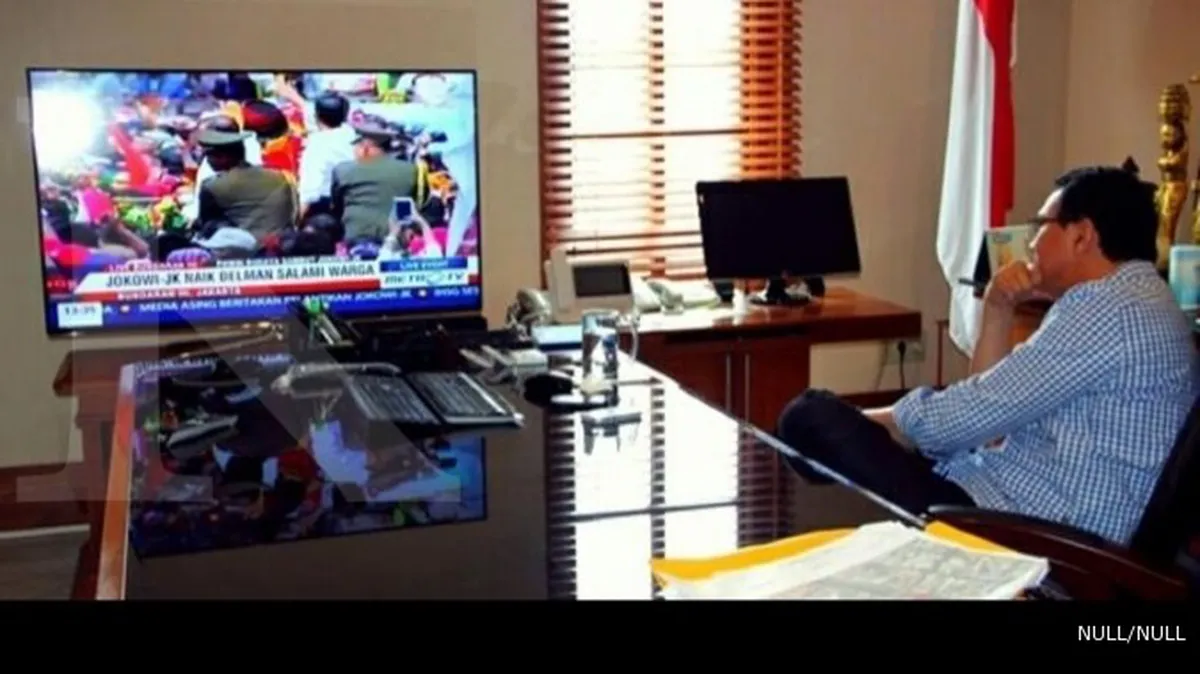 Begini gaya Ahok pantau kirab Jokowi