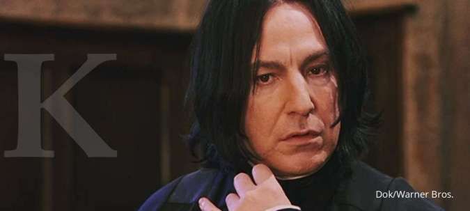 Alan Rickman sebagai Severus Snape di film Harry Potter and the Sorcerers Stone.