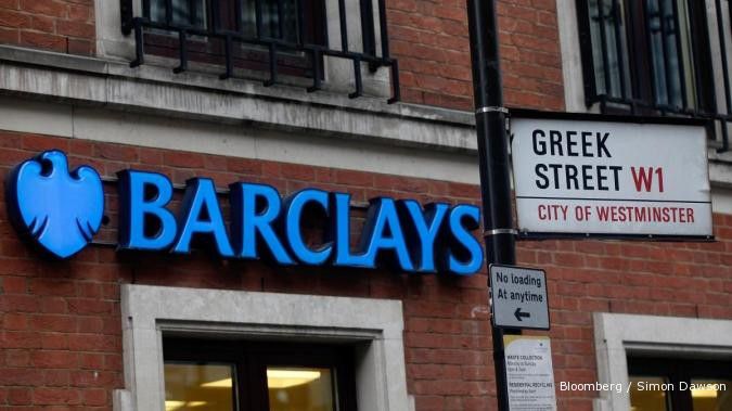 Skandal buat Moody's turunkan outlook Barclays
