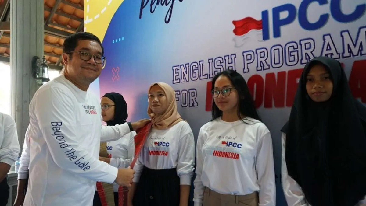 Dari Sabang Sampai Merauke, IPCC Terminal Kendaraan Bagikan Sertifikat Bahasa Inggris