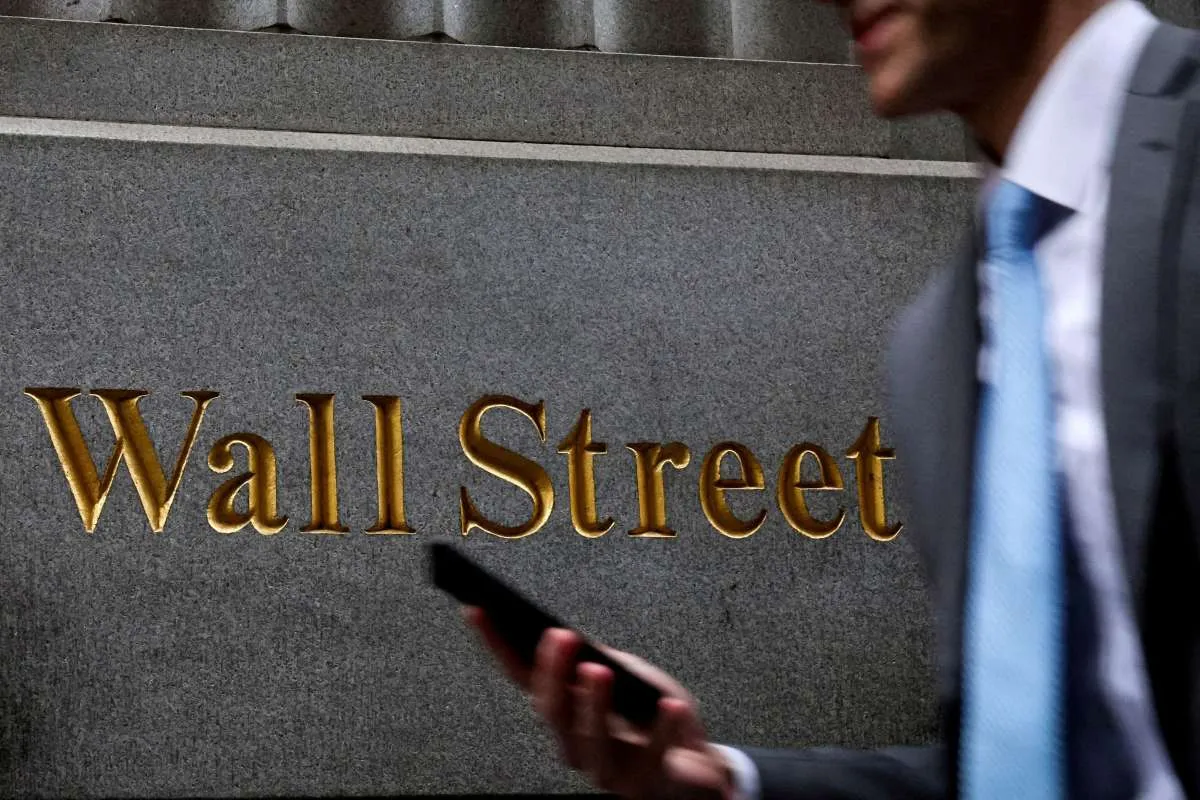 Valuasi Saham AS Melonjak, Investor Waspadai Potensi Gelembung Pasar