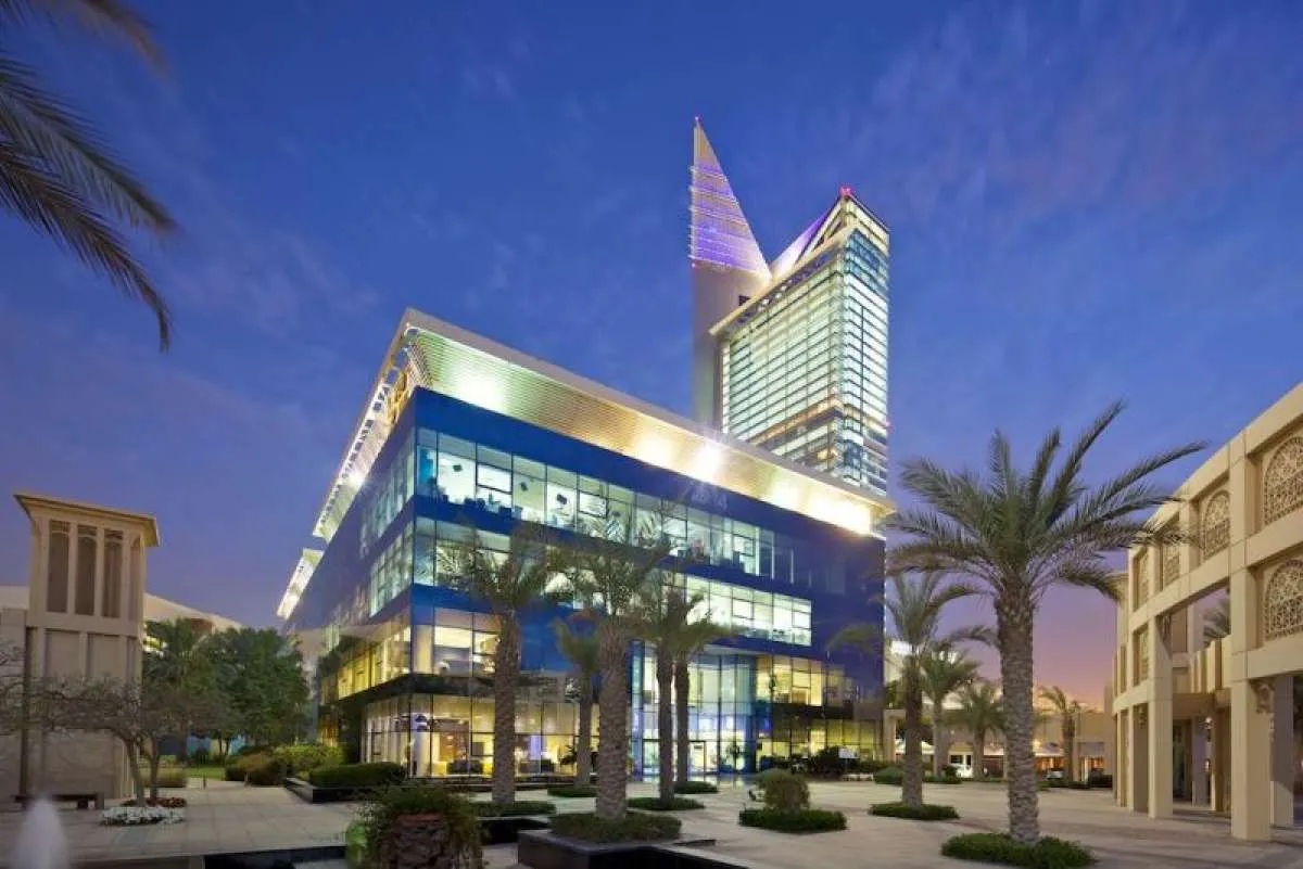 Kebijakan Moneter: The Fed dan UEA Kompak Tahan Bunga, Ini Alasannya!