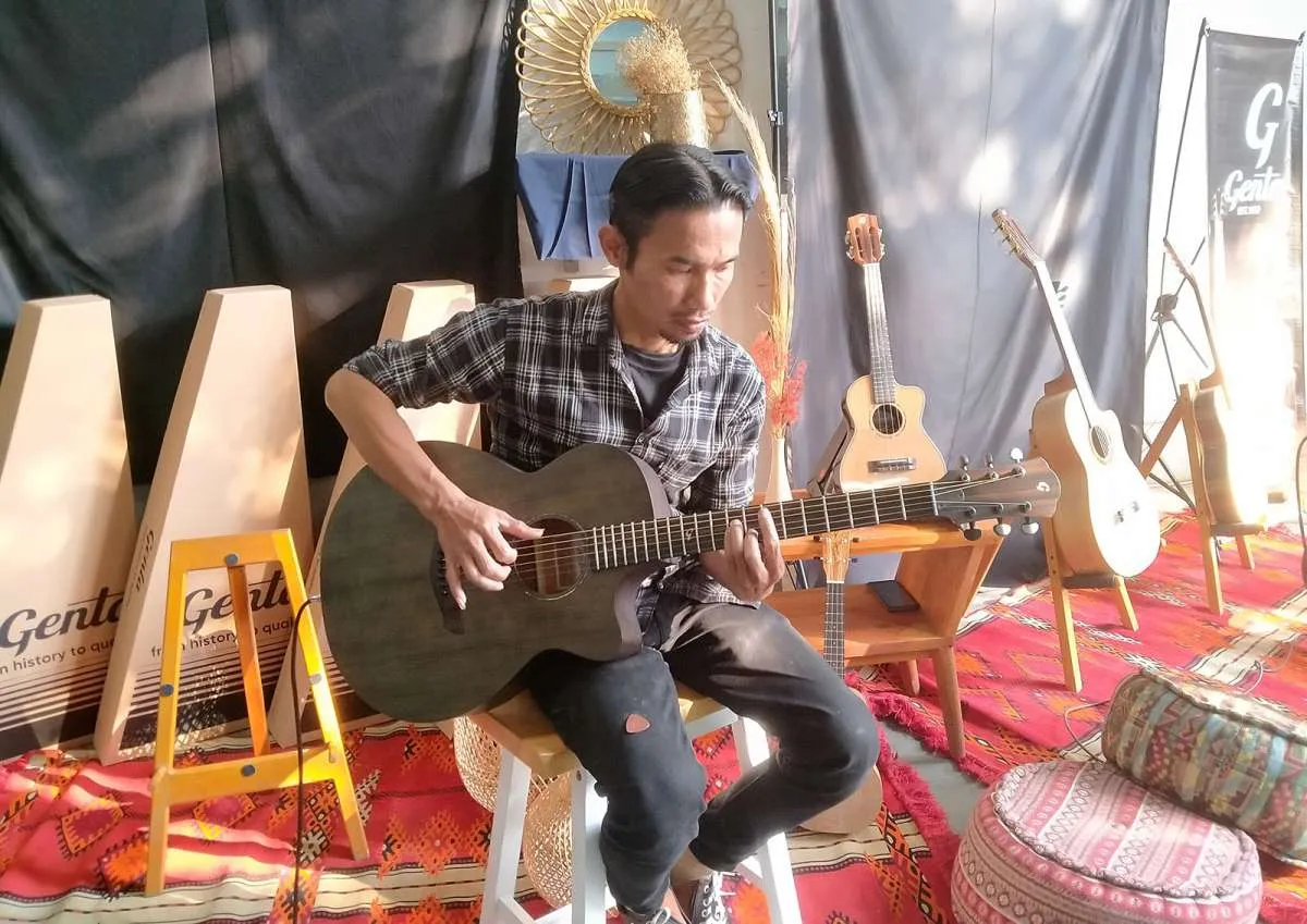Gitar Buatan Bandung Tembus Pasar Dunia
