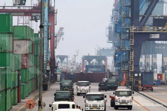 Indonesia swings to trade deficit in April as exports, imports plunge