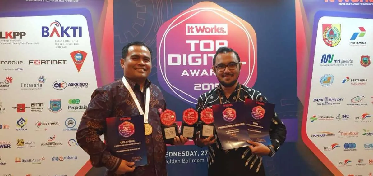 BRI Agro raih penghargaan IT Work dan Tempo Financial Award
