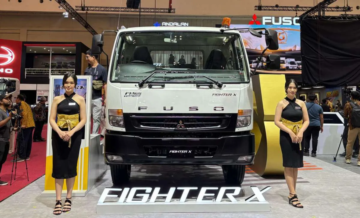 Mitsubishi Fuso Perkenalkan EV Mobile Charger & Fighter X Tractor Head di GIIAS 2025
