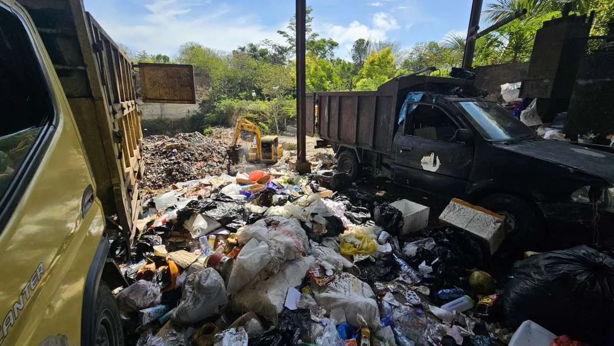 Perangkat Desa Uluwatu Berhasil Ubah Bau Sampah Menjadi Uang