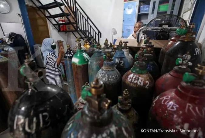 Indonesia ramps up oxygen output after dozens die amid scarcity